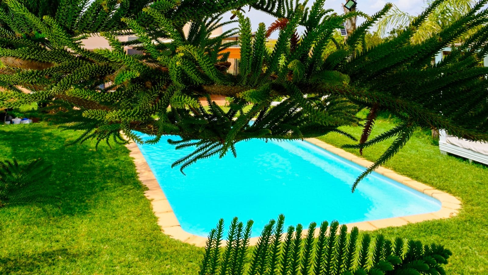 Ferme avec piscine privée et jardin verdoyant près de Rabat